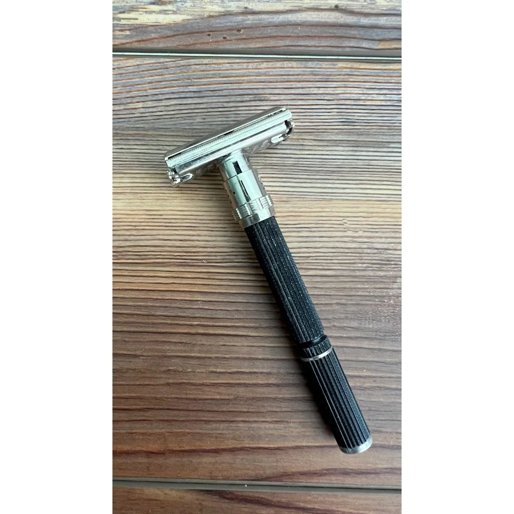 Vintage 1973 Gillette Black Beauty Adjustable Safety Razor T-2 TTO Double Edge